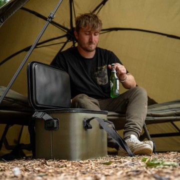 AVID CARP stormshield deluxe cooler 30 LTR