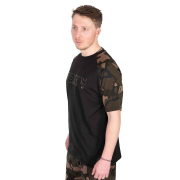 Fox Black/Camo Outline T-Shirt Fox articoli per la pesca
