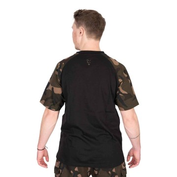 Fox Black/Camo Outline T-Shirt Fox articoli per la pesca