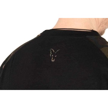Fox Black/Camo Outline T-Shirt Fox articoli per la pesca