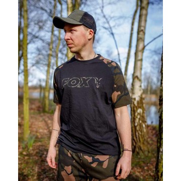 Fox Black/Camo Outline T-Shirt Fox articoli per la pesca